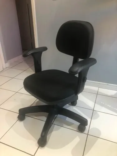 Mesa /cadeira de escritório e ventilador