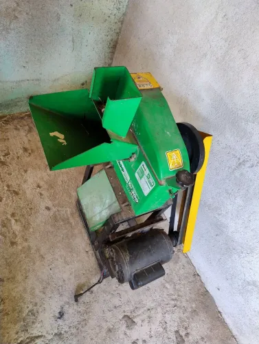 Vende_se picador/triturador forrageiro TRF300