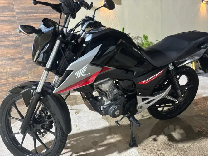 Titan 160 cc muito nova