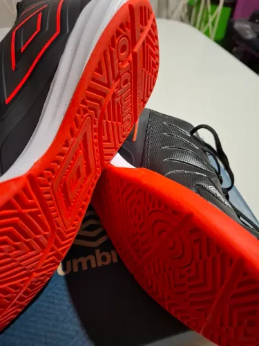 Chuteira futsal umbro