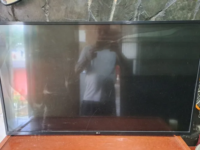 LG esmart 43 polegadas com a tela quebrada!