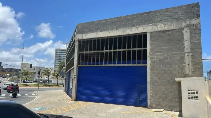 Comercial para vender e alugar em rua pública, PITUAÇU, Salvador, BA