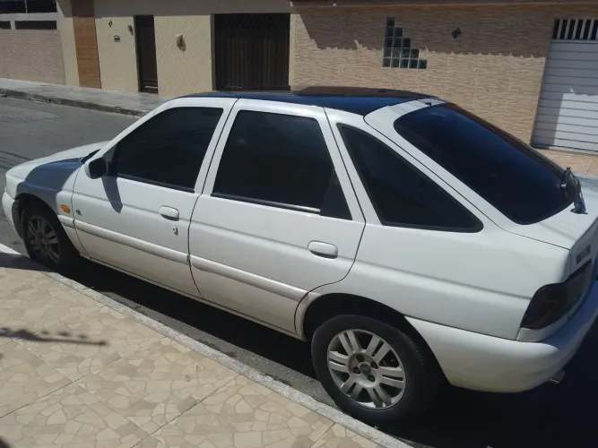 Ford Escort GL 1.6 MPI 2001