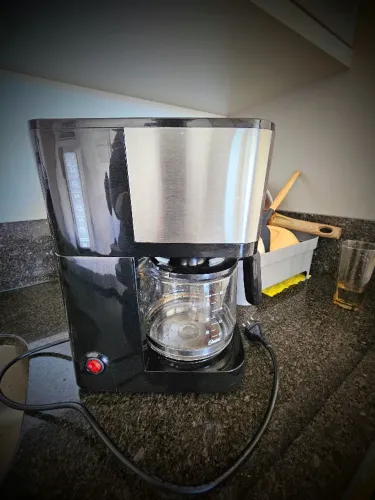 Cafeteira Elétrica Quadrada Oster 32 Cafezinhos 750W
