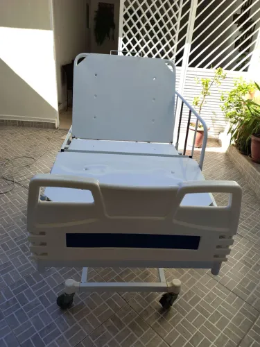 Cama eletrica c/elevação total c paciente entrego