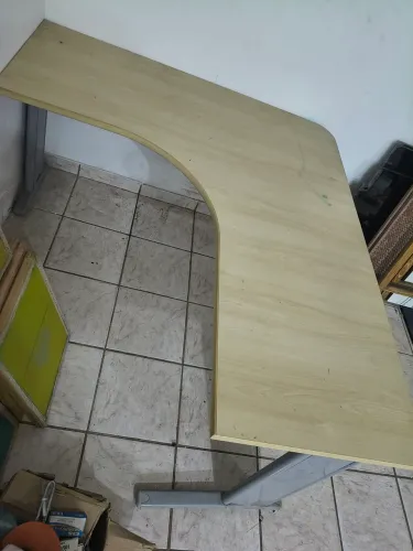 Mesa de escritório em L