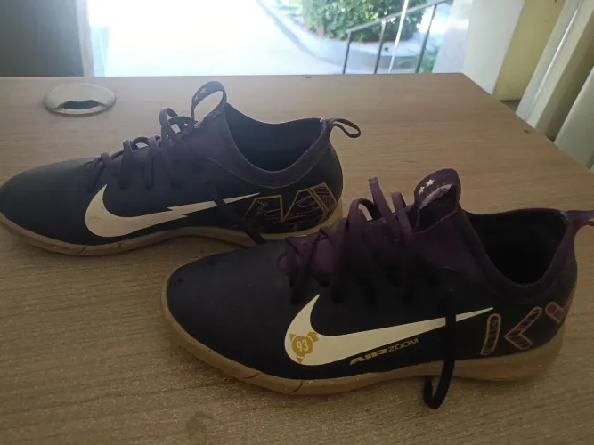 Chuteira Nike infantil salão Mbappe  Tam 36