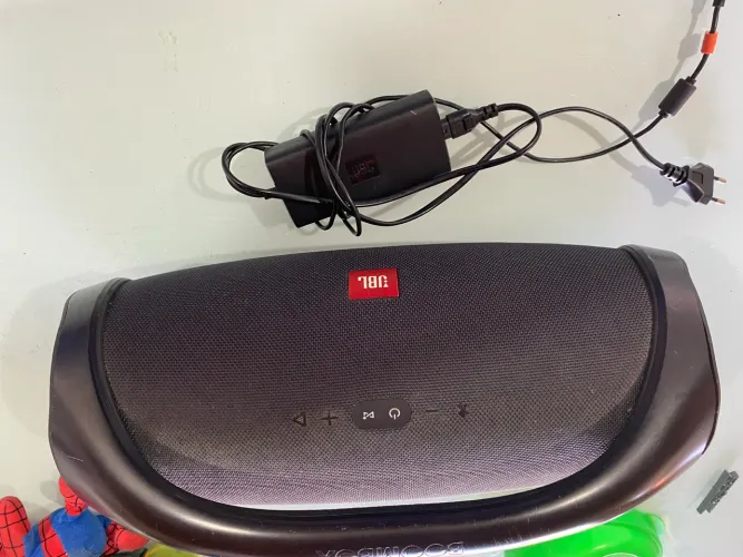 Caixa jbl bombox 