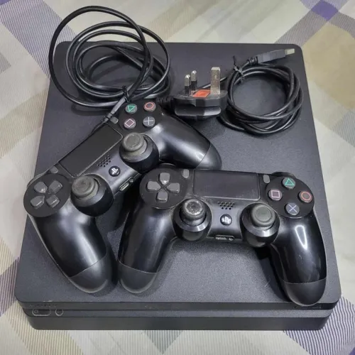 Ps4 slin 500g com dois controles