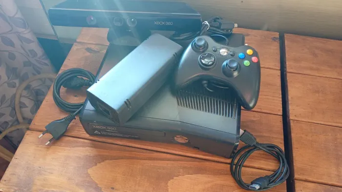 Vende-se Xbox 360 Modelo: Slim