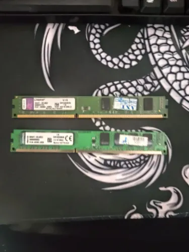 Kit 2x4GB DDR3 Kingston KVR - Pouco uso - Funcionando normalmente
