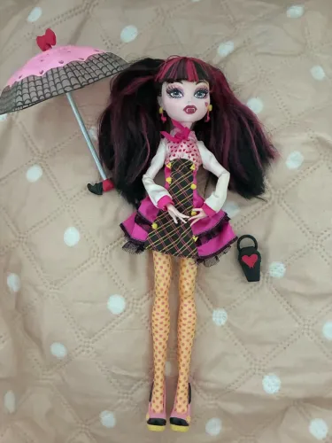 Draculaura school out 