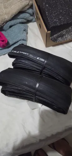 Par de pneu continental ultrasport 700x25 sem uso de kevlar