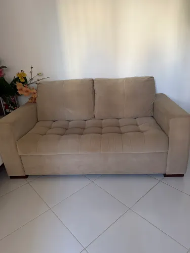 Vende-se uma cama Box solteiro, um guarda-roupa pequeno de casal e um  sofá dois lugares 