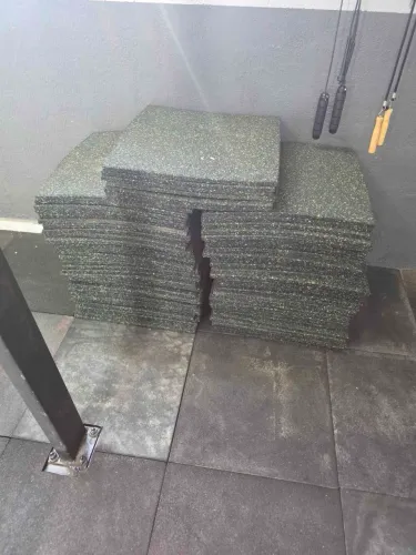 Piso emborrachado academia 50cmx50cm
