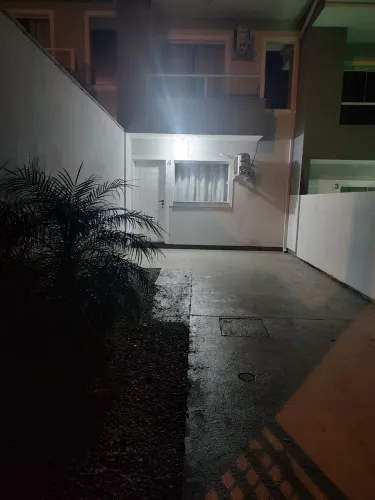 Alugo Casa germinada 