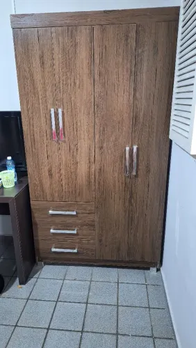 GUARDA ROUPAS SEMI NOVO 