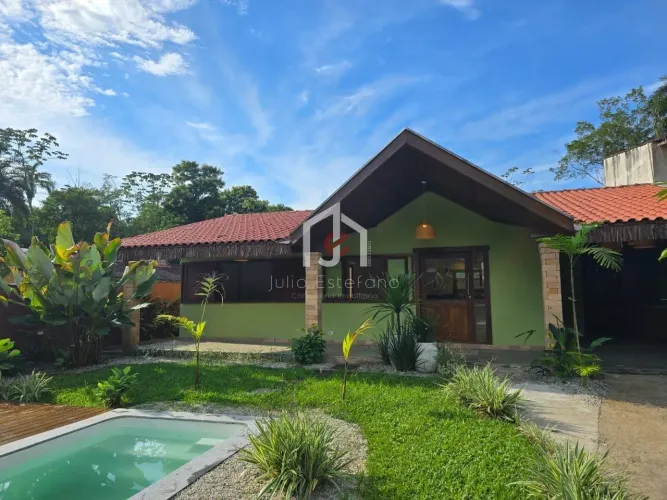 Casa com 2 dormitórios sendo 1 suíte no bairro Ressaca em Ubatuba.