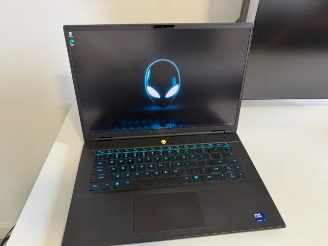 Notebook Dell Alienware M16 R2 | Core Ultra 7 | RTX 4070 | Tela 16" 240Hz