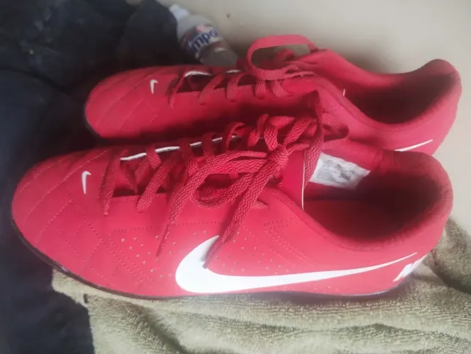 Society Nike vermelho mercurial novinha