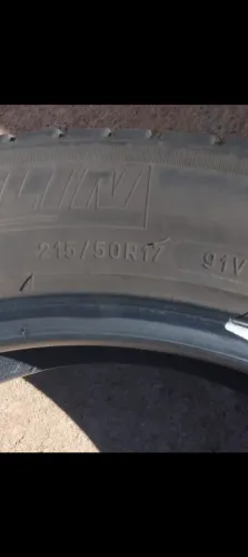 Vendo 1 pneus Michelin 215/50 R17 meia vida, em ótimo estado de conservação.