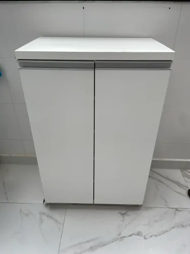 Armário de rodinhas para cozinha e área de serviço