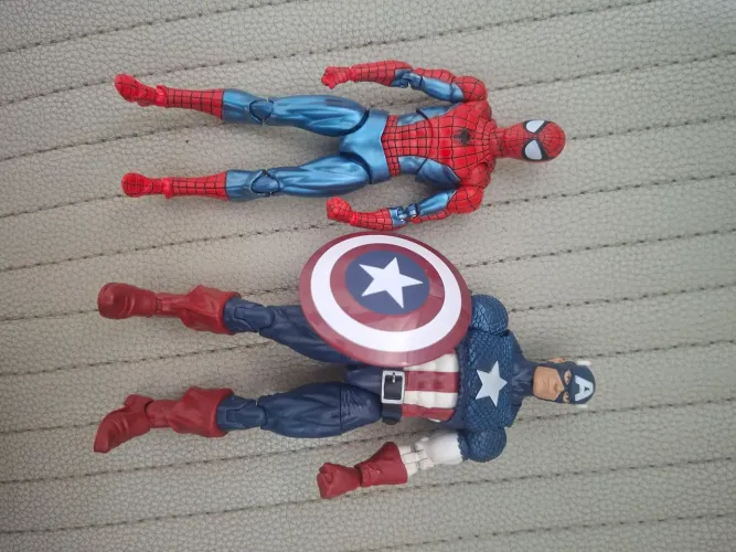 Capitao América marvel legends + spiderman (brinde)
