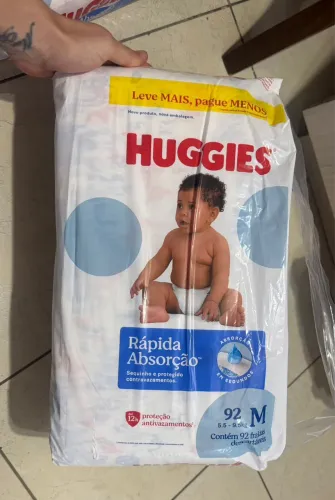 3 pacotes de Fraldas Huggies Rápida Absorção tamanho M 92 unidades R$ 60,00 (cada pacote)
