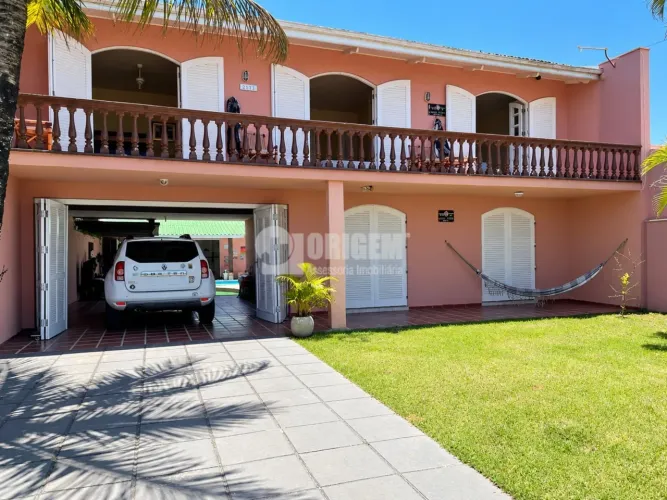 Linda casa à beira-mar com piscina em Gaivotas!