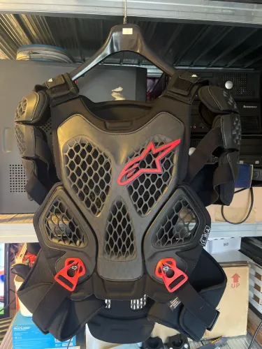 Colete Alpinestars  A6  chest preto e vermelho 