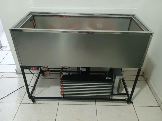 Máquina sorvete picolé picoleteira gelo de côco sabor p 10 formas praticamente nova