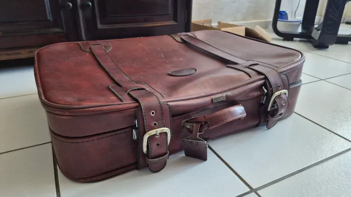 Mala em couro puro, estilo vintage!