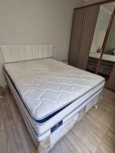 CAMA QUEEN SEMI NOVA