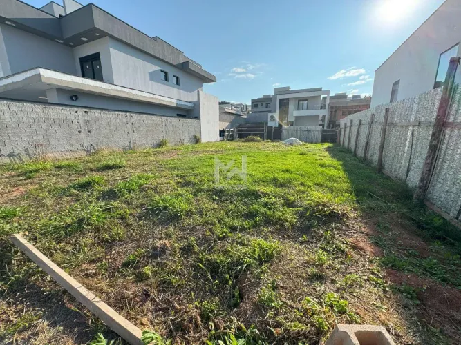 Terreno à venda no Residencial Mont'Alcino em Valinhos - SP