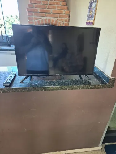 Tv led Philco 28" com conversor integrado