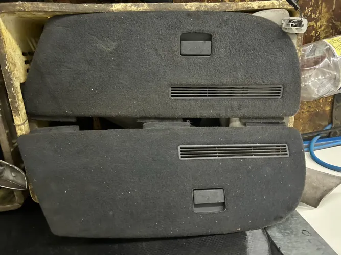 Par de Tampas Laterais Porta-malas Audi A3 99 a 06 - Original