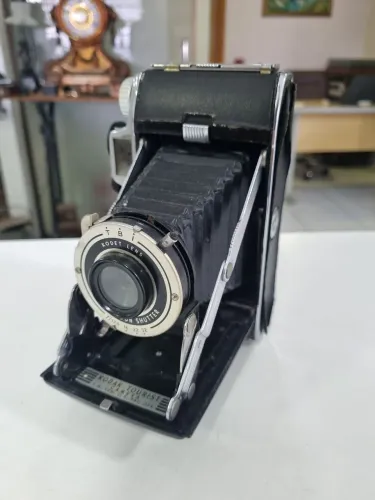 Antiga câmera fotográfica analógica