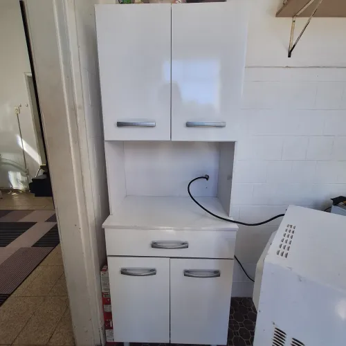 Armário de cozinha compacto