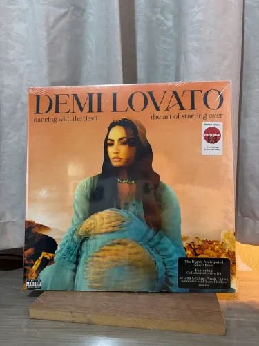 Demi Lovato - Dancing With The devil limited edition (Red Vinil)