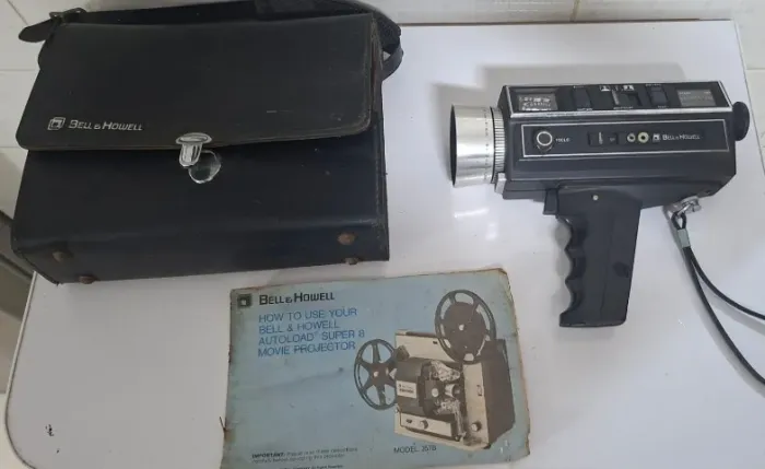 Filmadora e projeto antigos - Cinema 8mm - Bell & Howell