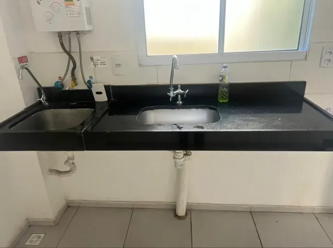 Bancada de Granito Preto com Cuba Inox e Tanque