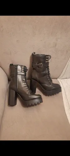 Bota em couro Santa Lolla n.34 (usada apenas 2 vezes)