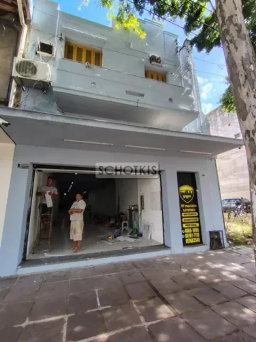 IMOBILIÁRIA SCHOTKIS ALUGA LOJA NA SÃO PEDRO PRÓXIMO A FARRAPOS, DE 03 PAVIMENTOS, COM APR