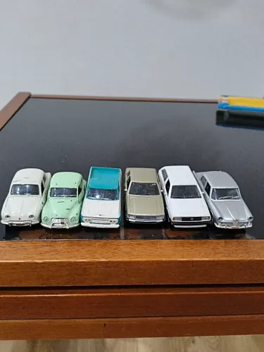 Carrinhos antigo 6 peças