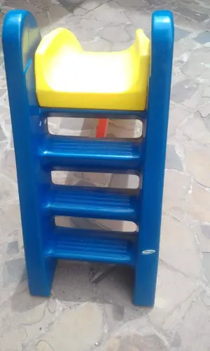 Escorregador ótimo estado, muito resistente