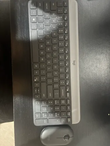 Kit Teclado e Mouse Logitech MK470 pouco usado