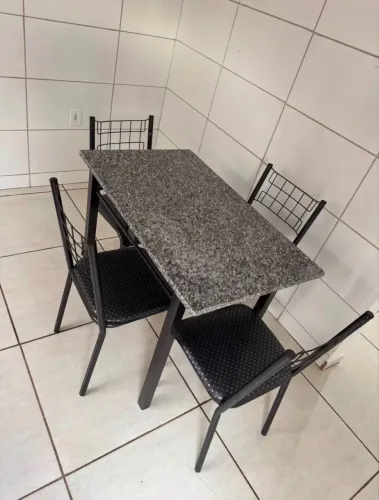 Jogo de mesa 4 cadeiras Nova Entrego