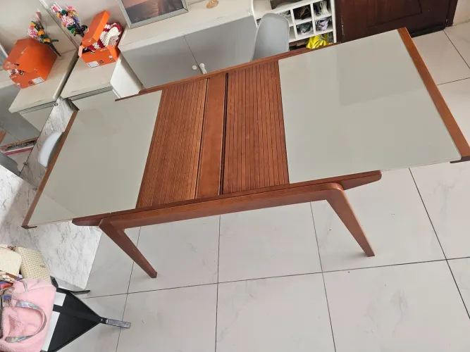 Mesa em Madeira Maciça