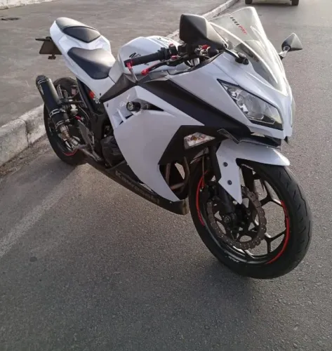 Moto Kawsaki Ninja