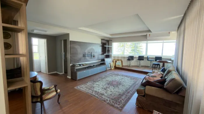 Apartamento de 226m² com 4 quartos sendo 2 suítes na Beiramar